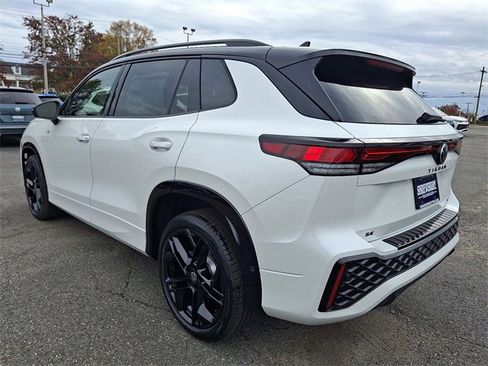 New 2026 Volkswagen Tiguan SE R-Line image 3