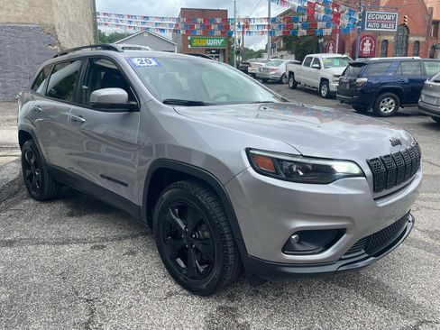 Used 2020 Jeep Cherokee Latitude Plus AWD/4WD image 3