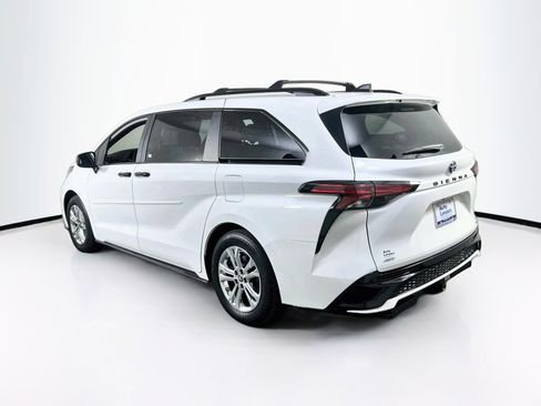 Used 2023 Toyota Sienna XSE w/ XSE Plus Package AWD/4WD image 7