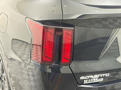 Used 2024 Kia Sorento S image 36