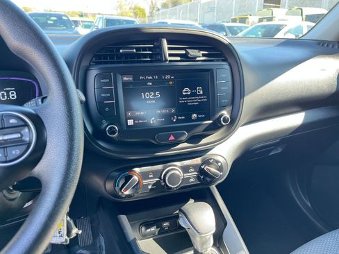Used 2025 Kia Soul LX w/ LX Technology Package image 17