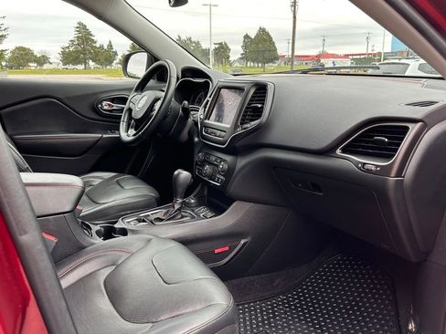 Used 2019 Jeep Cherokee Trailhawk AWD/4WD image 17