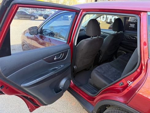 Used 2015 Nissan Rogue S FWD image 12