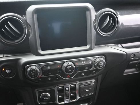 Used 2022 Jeep Gladiator Sport AWD/4WD image 12