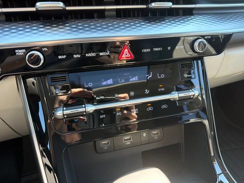 Used 2024 Kia Carnival SX Prestige FWD image 12