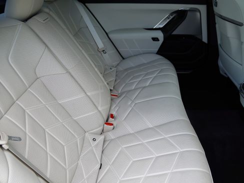 Certified 2023 BMW 760i xDrive w/ Executive Package AWD/4WD image 33
