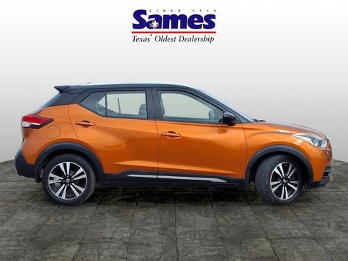 Used 2020 Nissan Kicks SR w/ SR Premium Package image 3