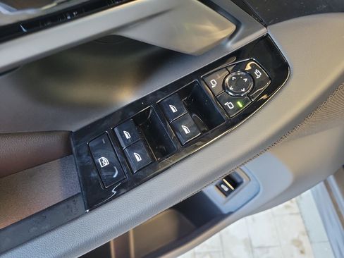 Used 2026 BMW 530i xDrive w/ Premium Package image 20