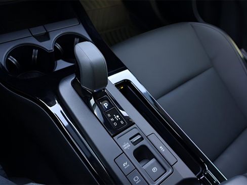 Certified 2025 Toyota Prius XLE image 21