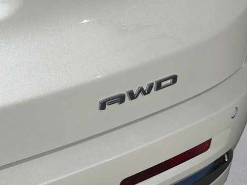 Used 2022 GMC Acadia Denali w/ Denali Ultimate Package AWD/4WD image 29