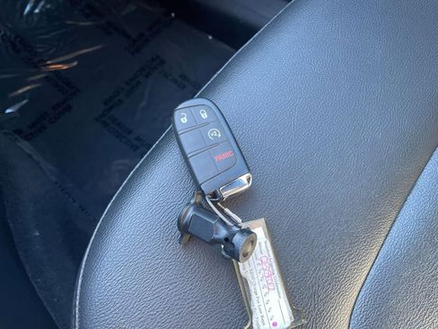 Used 2025 Jeep Compass Limited image 22