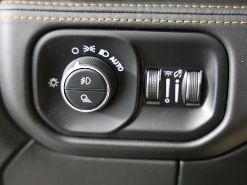 Used 2024 RAM 3500 Limited w/ Towing Technology Group image 32