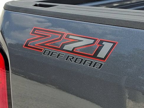 Used 2022 Chevrolet Colorado Z71 w/ Safety Package AWD/4WD image 32