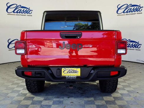 Used 2024 Jeep Gladiator Sport AWD/4WD image 4