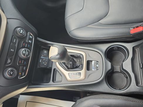 Used 2016 Jeep Cherokee Limited FWD image 25