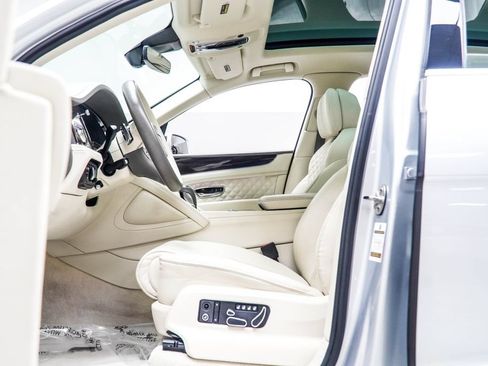 Used 2021 Bentley Bentayga AWD/4WD image 49
