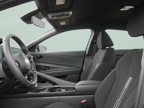 Certified 2025 Hyundai Elantra SEL FWD image 23