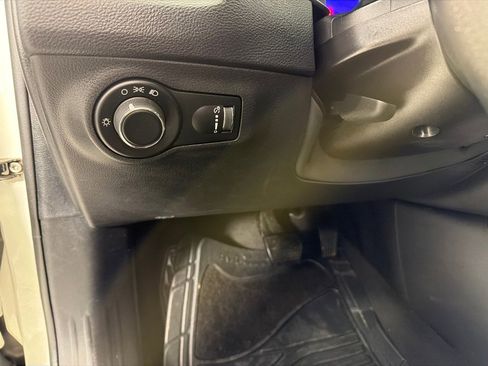 Used 2018 Jeep Compass Sport FWD image 12