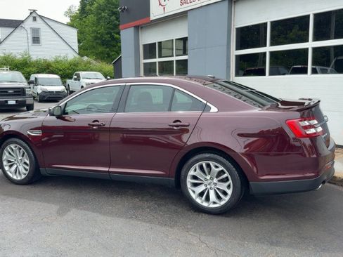 Used 2018 Ford Taurus Limited FWD image 7