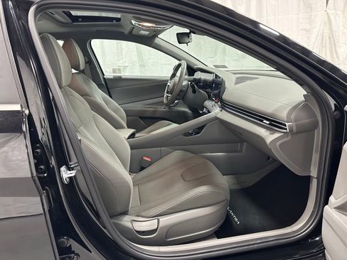 Used 2025 Hyundai Elantra SEL w/ Cargo Package image 52
