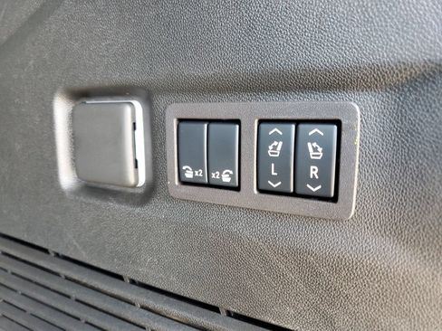 Used 2024 Chevrolet Suburban Z71 w/ Luxury Package AWD/4WD image 13