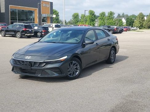 Used 2024 Hyundai Elantra SEL FWD image 4