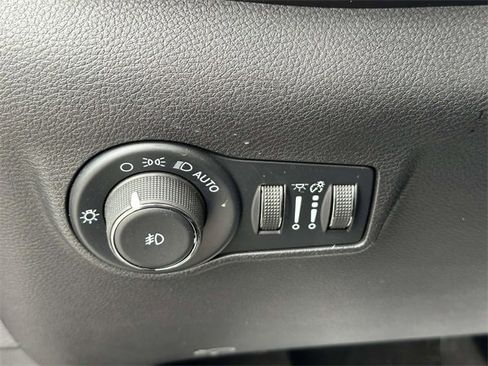 Certified 2022 Jeep Compass Limited image 29