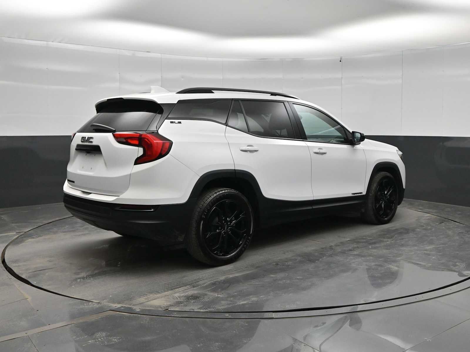 Used 2021 GMC Terrain SLE w/ Driver Convenience Package FWD image 7