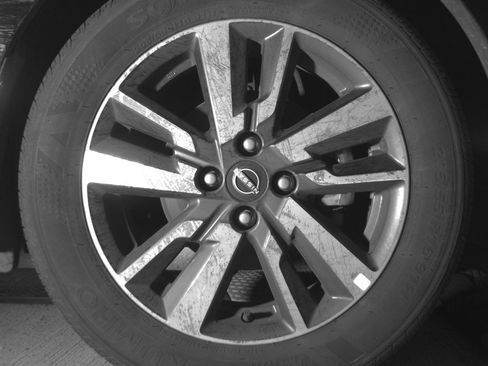 Used 2025 Nissan Versa SV FWD image 16