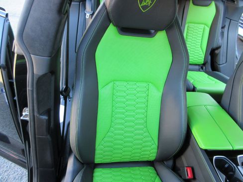 Used 2022 Lamborghini Urus image 32