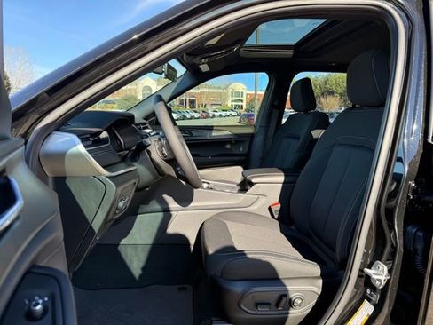 New 2025 Jeep Grand Cherokee Laredo X w/ Luxury Tech Group I image 12