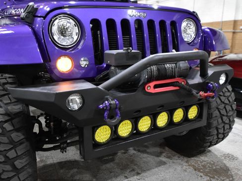 Used 2017 Jeep Wrangler Unlimited Rubicon w/ Cold Weather Group image 4