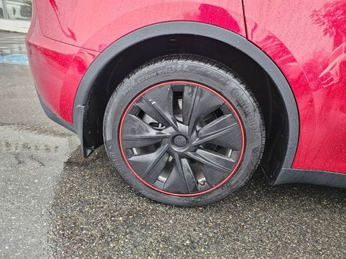 Used 2024 Tesla Model Y Long Range image 9