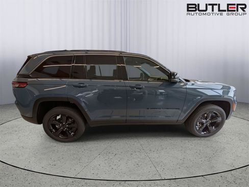 New 2026 Jeep Grand Cherokee Limited RWD image 7
