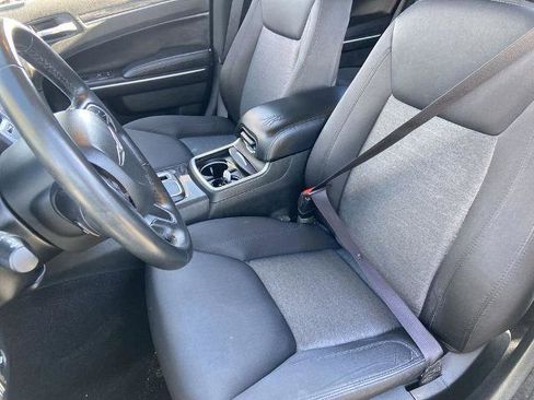 Used 2022 Chrysler 300 Touring image 14