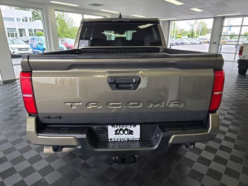 Used 2024 Toyota Tacoma TRD Off-Road AWD/4WD image 4