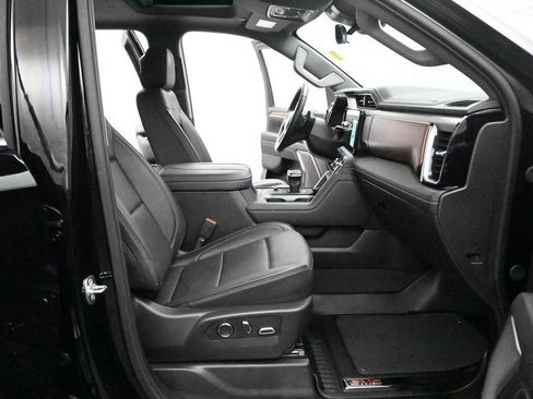 Used 2025 GMC Sierra 1500 Denali w/ Technology Package AWD/4WD image 24
