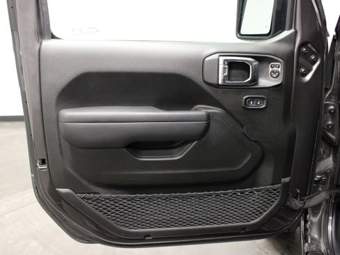 Used 2025 Jeep Wrangler Unlimited Sport AWD/4WD image 17
