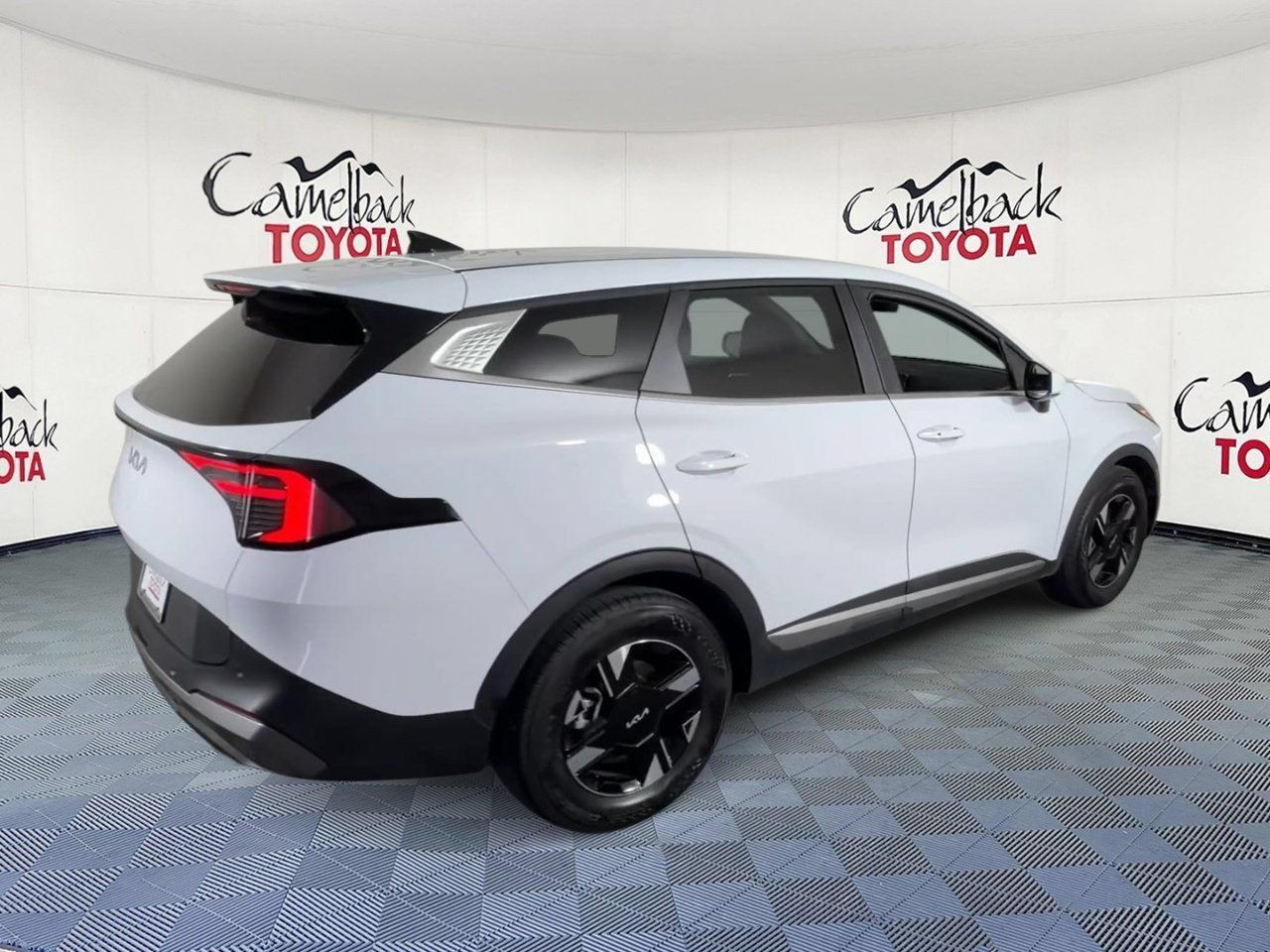 Used 2026 Kia Sportage LX FWD image 2