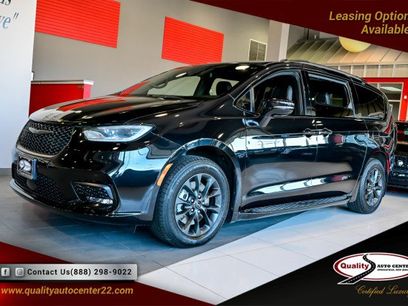 Used 2021 Chrysler Pacifica Touring-L w/ S Appearance Package