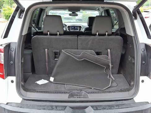 Used 2023 GMC Acadia SLT image 36