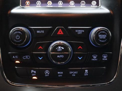 Used 2018 Jeep Grand Cherokee Laredo AWD/4WD image 18