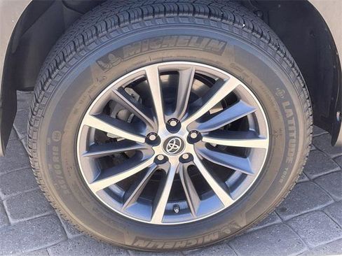 Certified 2019 Toyota Highlander XLE FWD image 10