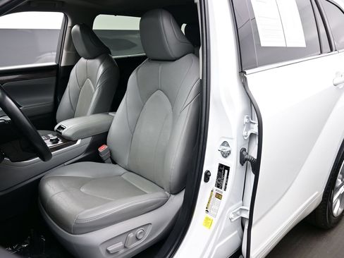Used 2022 Toyota Highlander Limited AWD/4WD image 13