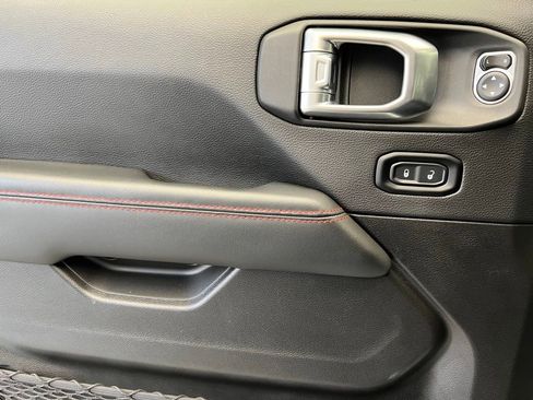 Used 2024 Jeep Wrangler Unlimited Rubicon w/ Technology Group image 18