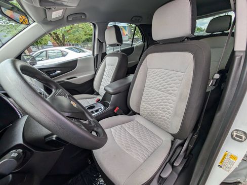 Used 2020 Chevrolet Equinox LS FWD image 16