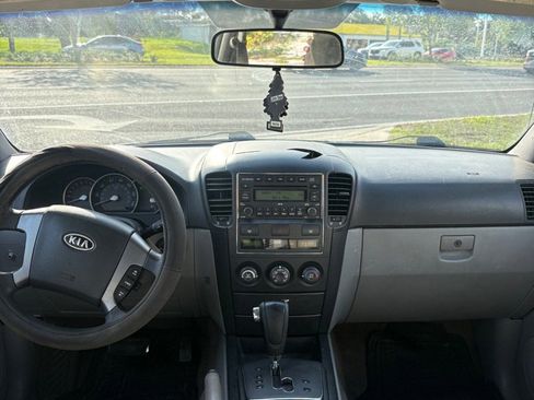 Used 2008 Kia Sorento 2WD image 5
