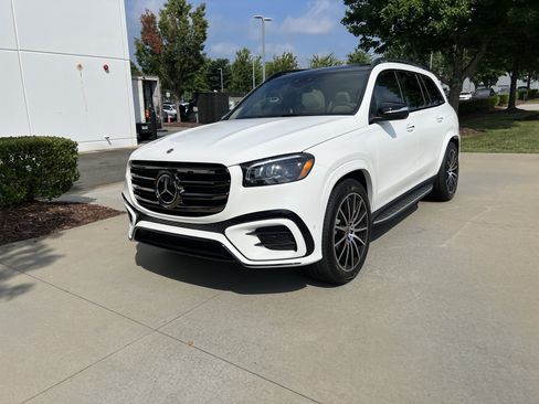 New 2026 Mercedes-Benz GLS 580 4MATIC image 5