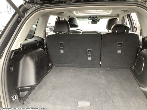 Used 2022 Jeep Grand Cherokee Limited image 12