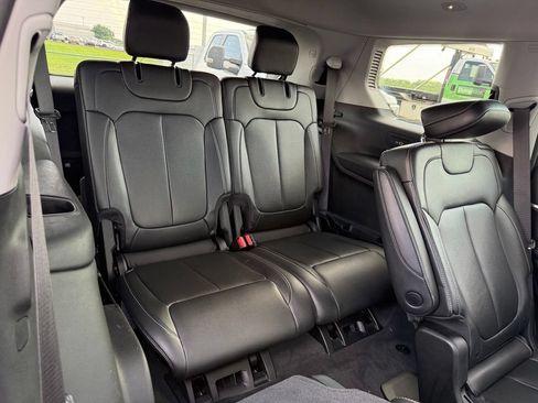 Used 2023 Jeep Grand Cherokee L Limited AWD/4WD image 24